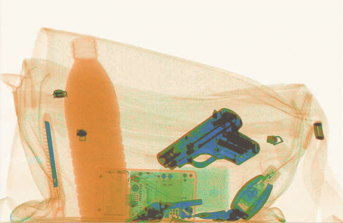 पोर्टेबल डुअल एनर्जी 120 केवी एक्स रे बैगेज स्कैनर ले जाने में आसान है